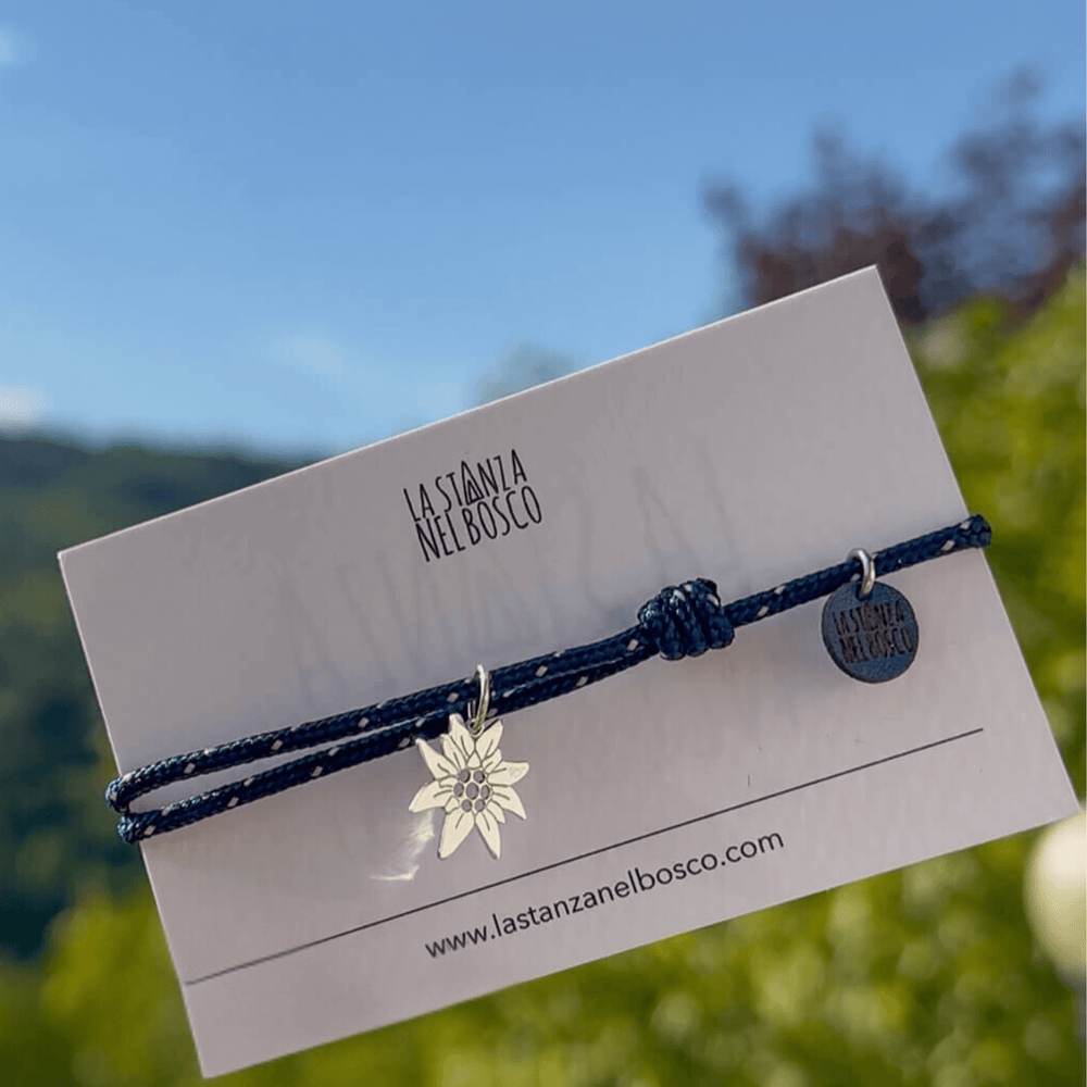 
                      
                        Stella alpina - Bracciale paracord e argento 925
                      
                    